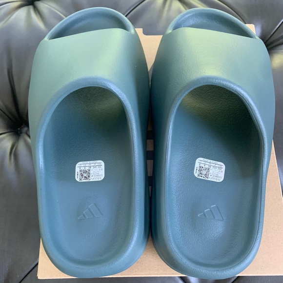 ⛔️ S O L D ⛔️ — Yeezy Slide SLATE MARINE - MENS size 6 - Picture 4 of 7